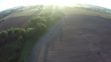 Yaz sonunda sabah güneş tarım arazileri gündoğumu sonra hava uçak görünümünden