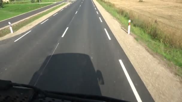 Autobus stín na venkově asfaltové silnici, rychlost pozadí