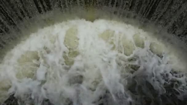 Water splash  in old river lake dam — Stock Video