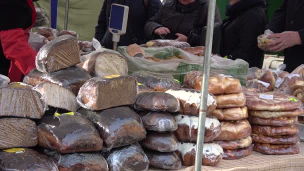 Muitos Loafs Pão Torta Mercado Agricultura Rua — Vídeo de Stock