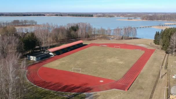 Wczesną Wiosną Czas Pusty Stadion Mały Widok Lotu Ptaka Dronów — Wideo stockowe