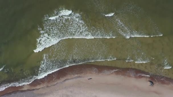 Mer Baltique plage et vagues, Lituanie, vue aérienne 