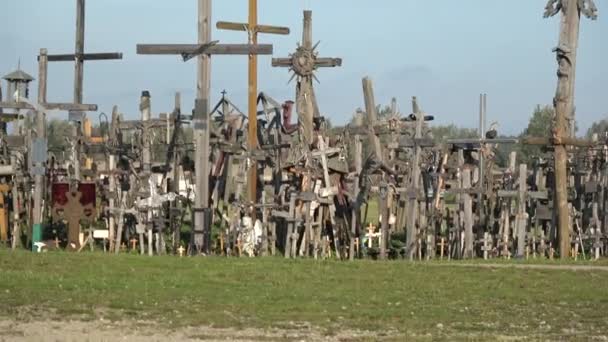 Litewskie Miejsce Pielgrzymki Kultowe Wzgórze Krzyży Pobliżu Siauliai — Wideo stockowe