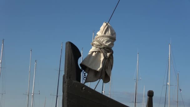 Τόξο Παλιά Ξύλινα Ιστορικά Πλοία Και Ιστιοφόρα Σκάφη Masts Κίνηση — Αρχείο Βίντεο