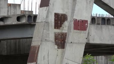 İnşa edilmemiş stadyum inşaatı şehirde harabeler, uzaklaşın