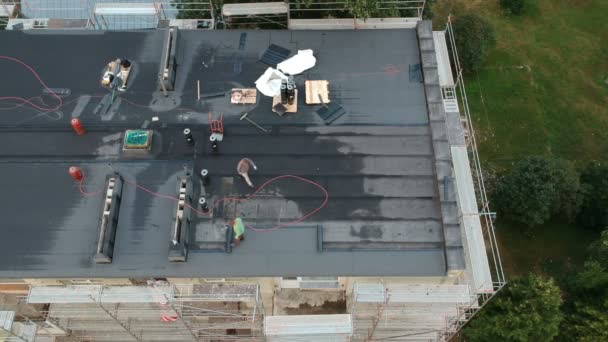 Repair old flat house roof , aerial view — Stock Footage Repair Old Flat House Roof Aerial View Stock Footage