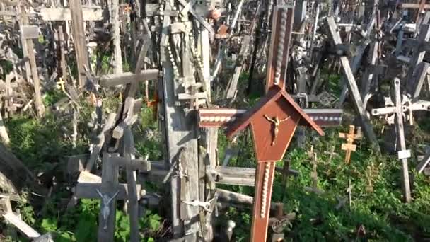 Walking Lithuanian Pilgrimage Site Iconic Hill Crosses Siauliai — Stock Video