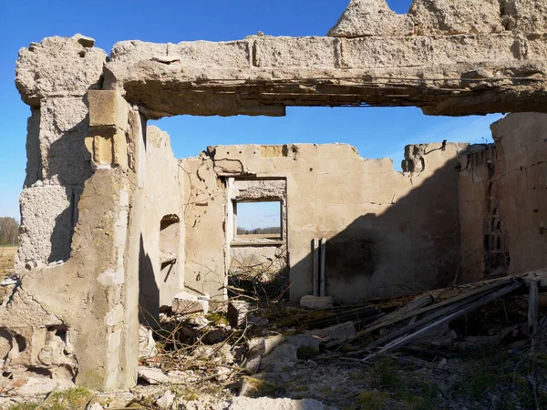 Old Abandoned Soviet Farm Ruins Spring Time — Stock Photo, Image