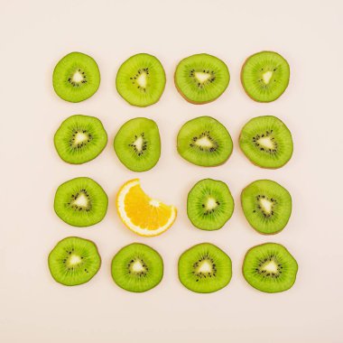 Dilimlenmiş meyve. Meyvelerin geometrik figür. 