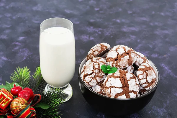 Chocolate cookies and a glass of milk on dark background — Stock Photo, Image