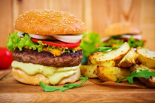 Delicious Handmade Burger Wooden Background Close View — Stock Photo, Image