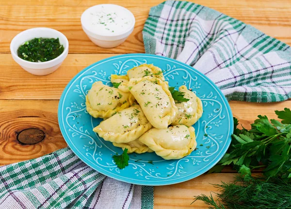 Delicious dumplings with cabbage on wooden background. — Stock Photo, Image