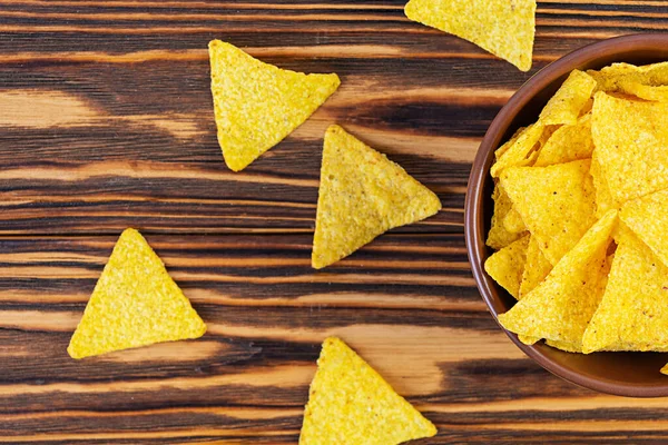 Mexicaanse Nacho Met Kaas Maïs Chips Geïsoleerd Houten Achtergrond — Stockfoto