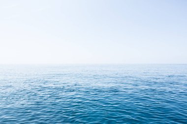 Akdeniz deniz kıyısında temiz su