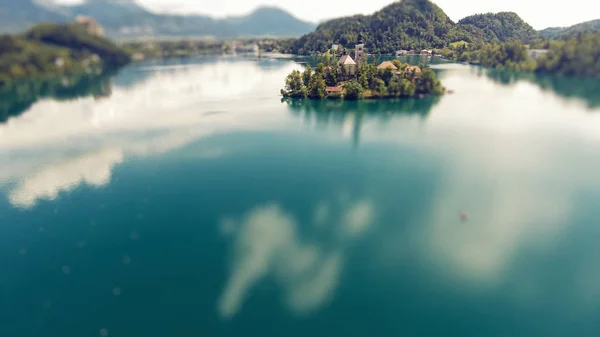 Вид з повітря на озеро, Словенія — стокове фото
