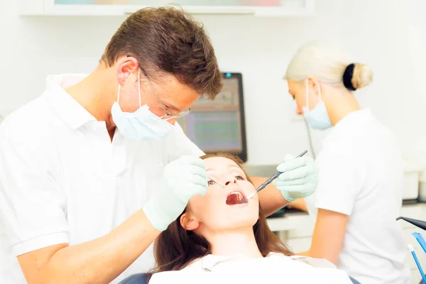 Young Woman Seeing Her Dentist — Stock Photo, Image