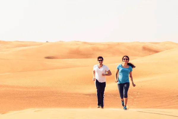 Jogging dans le désert — Photo