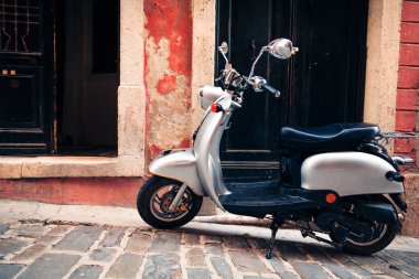 Piran sokaklarda scooter