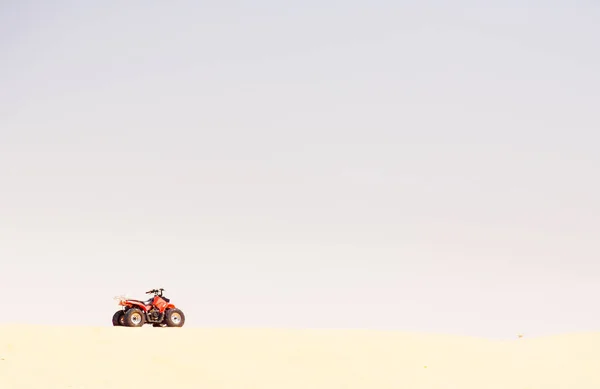 Quad Bike sur dune de sable — Photo