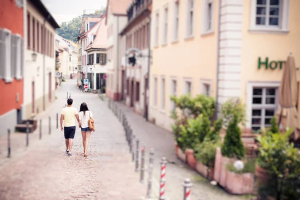 Gençler şehirde iyi vakit geçiriyor.