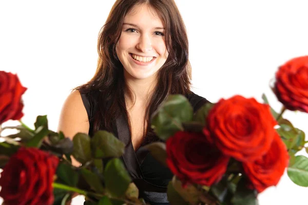 Jeune femme lançant des roses — Photo
