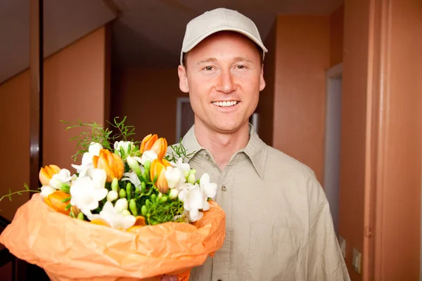 Delivery Boy With Flowers At Your Door — Stock Photo, Image