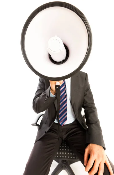 Человек в деловом костюме с мегафоном — стоковое фото