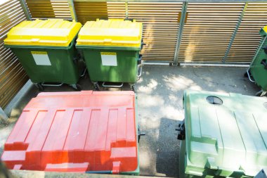 toplumsal başlıca sitesindeki Çöp Konteyneri