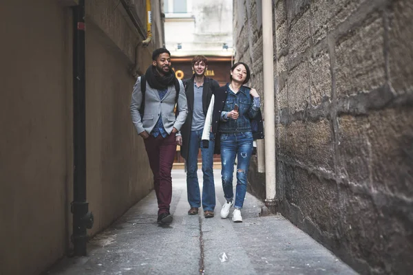 Multi-ethnic Group Of Friends Having Fun In Paris, Quartier Latin — Stock Photo, Image