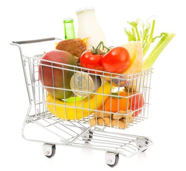 Winkelwagentje met boodschappen, diagonale weergave — Stockfoto