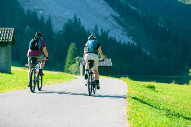 Aktif kıdemli çift