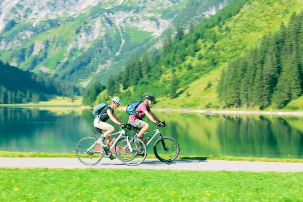 Aktif kıdemli çift