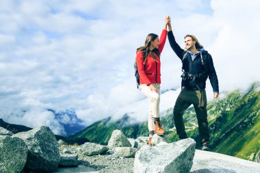 Genç çift tepeye ulaşmıştı