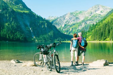 Aktif kıdemli çift