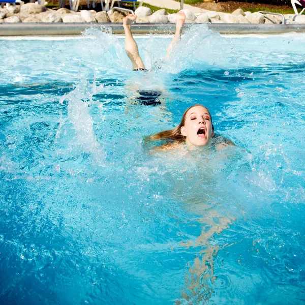 Life Guard Saving Drowning Woman — Stock Photo, Image