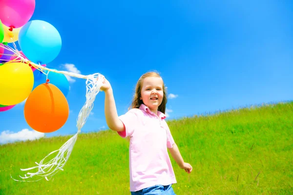 Bambina con palloncini colorati — Foto Stock