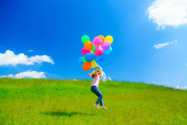 Bambina con palloncini colorati — Foto Stock