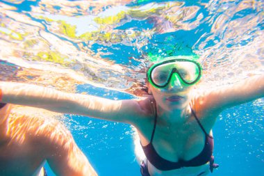 genç kadın Snorkeling