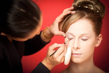 Stilist gelini yapma