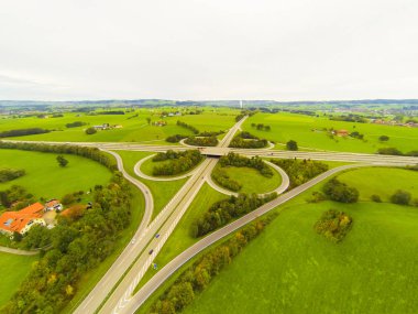 Otoyol kavşağı havadan görünümü