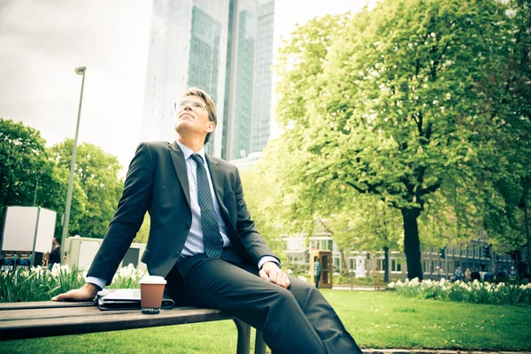 Empresário fazendo uma pausa — Fotografia de Stock