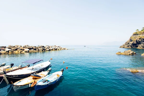 Kis kikötő Vernazza Cinque Terre, Olaszország — Stock Fotó