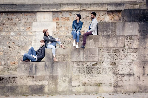 Multi-ethnic Group Of Friends Having Fun In Paris Along Seine — Stock Photo, Image