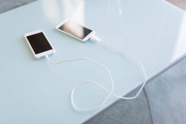 Akıllı telefonlar arasında iki Usb veri aktarma bağlı