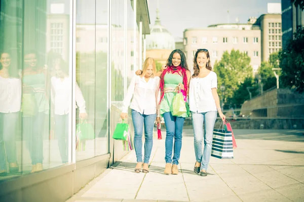 Young Women Shopping — Stock Photo, Image