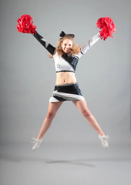 Cheerleader springen In Studio — Stockfoto