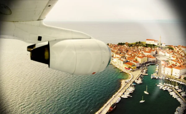 Travel By Plane To Slovenia, Looking At Piran — Stock Photo, Image