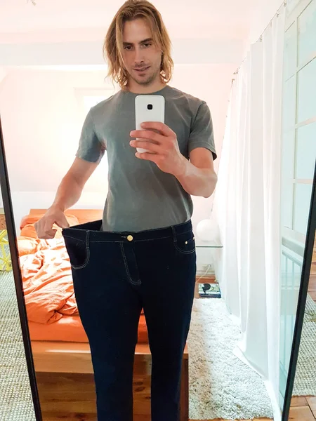 Young Man Taking Selfie In Mirror Showing Weight Loss — Stock Photo, Image