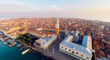 Saint Marks Meydanı ile Venedik