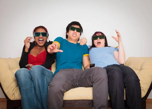 Friends Watching 3d Tv — Stock Photo, Image